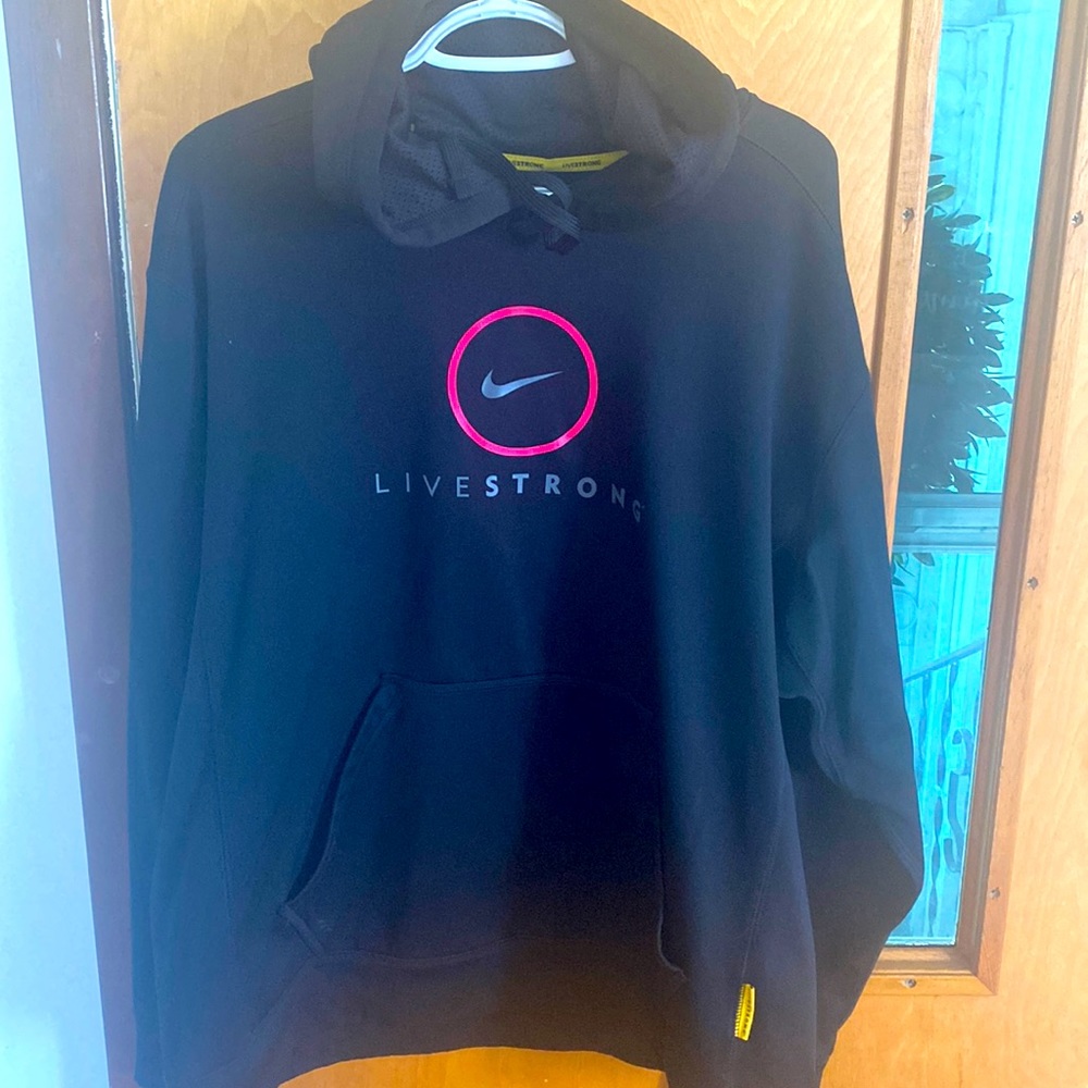 Womens XL Nike therma fit black sweatshirt